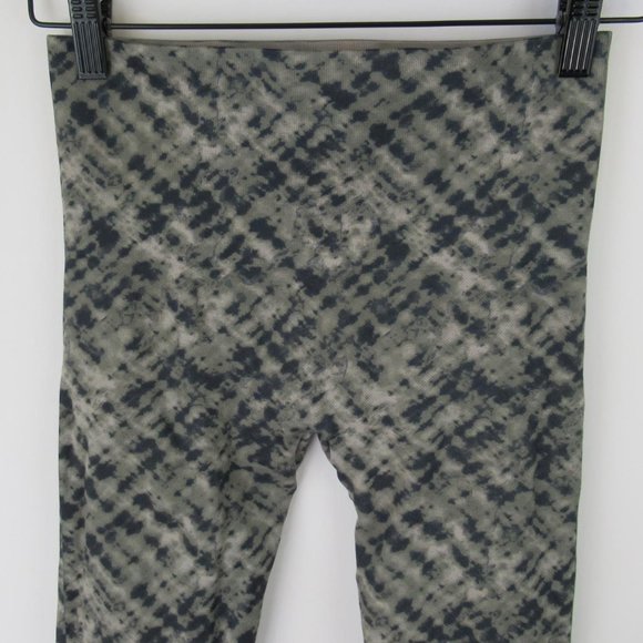 Spanx Look At Me Now Patterned Seamless Crop Leggings sz M - Picture 3 of 4